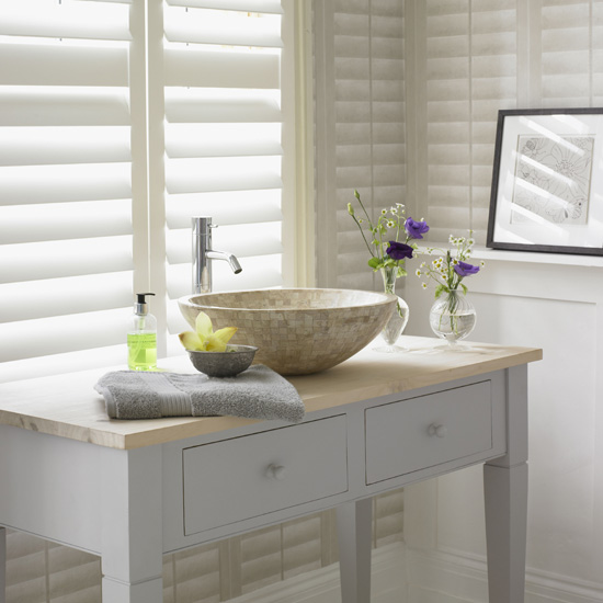 Calm neutral bathroom