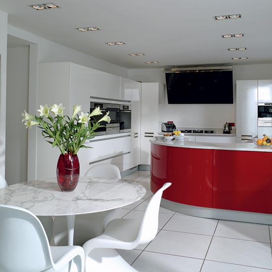 Red gloss kitchen | Take a tour around a striking red kitchen | Kitchen tour | Beautiful Kitchens | PHOTO GALLERY