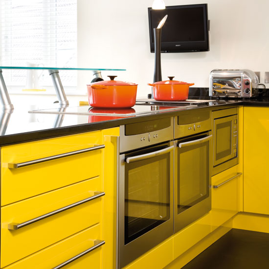 Hob and ovens | Take a tour around a bright yellow kitchen | Kitchen tour | Beautiful Kitchens | PHOTO GALLERY