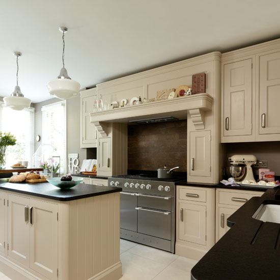 Cream and black kitchen | Traditional kitchens | PHOTO GALLERY | Housetohome