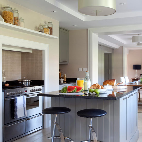 Neutral open-plan kitchen | Traditional kitchens | PHOTO GALLERY | Housetohome