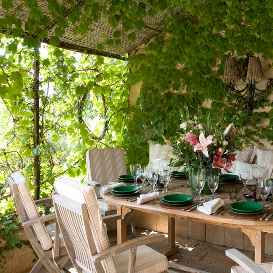 Ivy branch window | Gardens - top weird and wonderful | 25 Beautiful Homes | Housetohome.co.uk