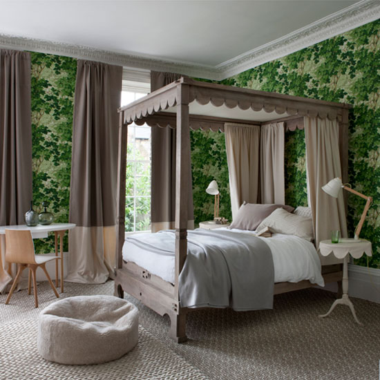 Green leaf motif bedroom wallpaper | Homes & Gardens | Housetohome | PHOTOGALLERY
