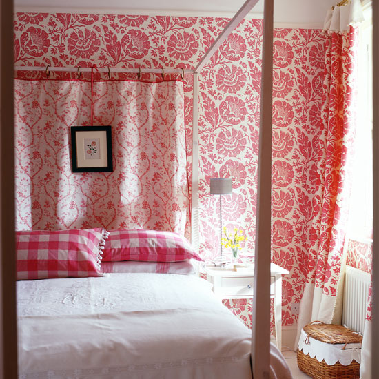 Red and white floral bedroom wallpaper | Homes & Gardens | Housetohome | PHOTOGALLERY