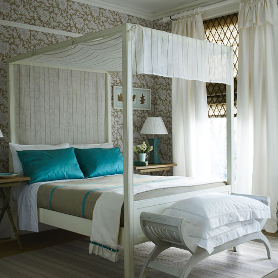 White leaf print bedroom wallpaper | Homes & Gardens | Housetohome | PHOTOGALLERY