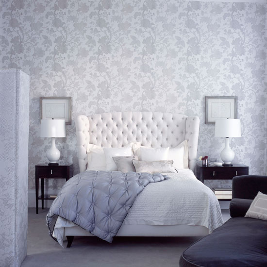 Tranquil grey and white floral bedroom wallpaper | Homes & Gardens | Housetohome | PHOTOGALLERY