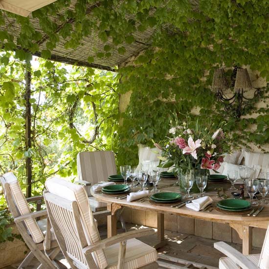 Vine-covered garden room | Garden rooms | Conservatory | Garden room extensions | PHOTO GALLERY | 25 Beautiful Homes | Housetohome