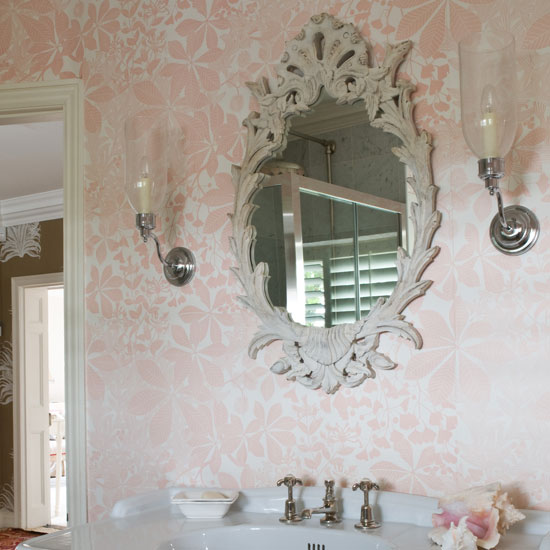Guest bathroom | Colourful country home | House tour | Homes & Gardens | Housetohome | PHOTOGALLERY