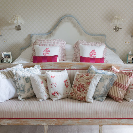 Main bedroom | Colourful country home | House tour | Homes & Gardens | Housetohome | PHOTOGALLERY