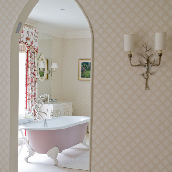 En-suite bathroom | Colourful country home | House tour | Homes & Gardens | Housetohome | PHOTOGALLERY