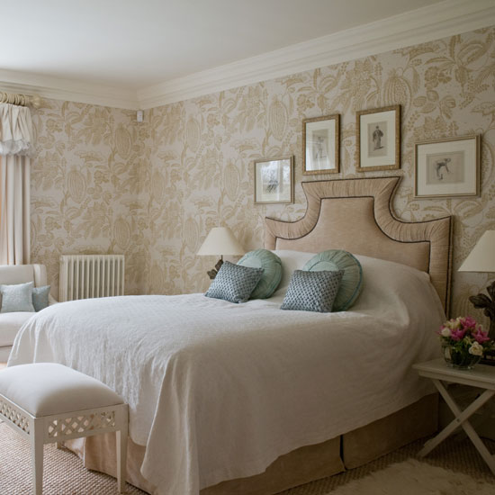 Guest bedroom | Colourful country home | House tour | Homes & Gardens | Housetohome | PHOTOGALLERY
