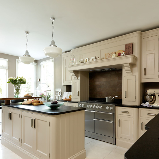 Spacious neutral kitchen