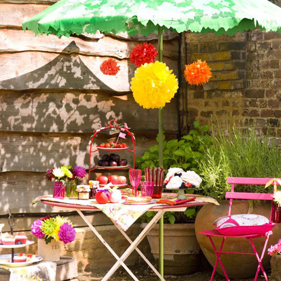 Small alfresco garden dining area | Small garden design ideas | Garden designs | PHOTO GALLERY | Housetohome.co.uk