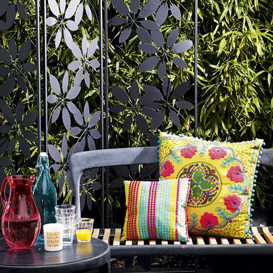 Small garden with feature bench | Small garden design ideas | Garden designs | PHOTO GALLERY | Housetohome.co.uk