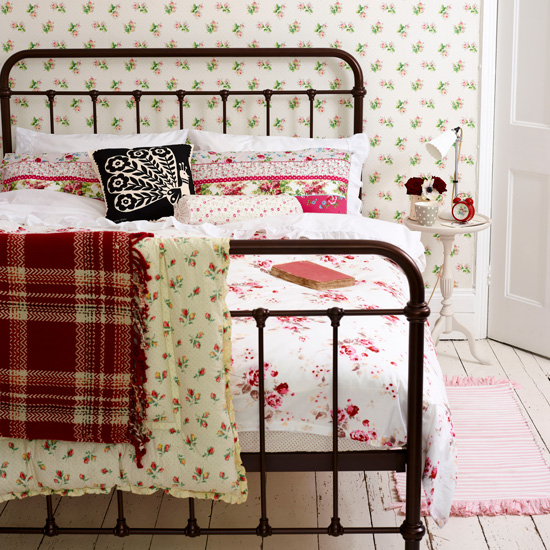 vintage bedroom | Country bedroom ideas | Vintage decorating ideas ...