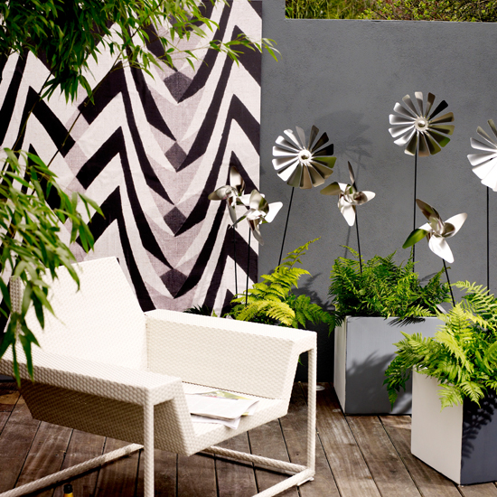 Abstract garden wall | Weird and wonderful garden | Garden design | PHOTO GALLERY | Livingetc