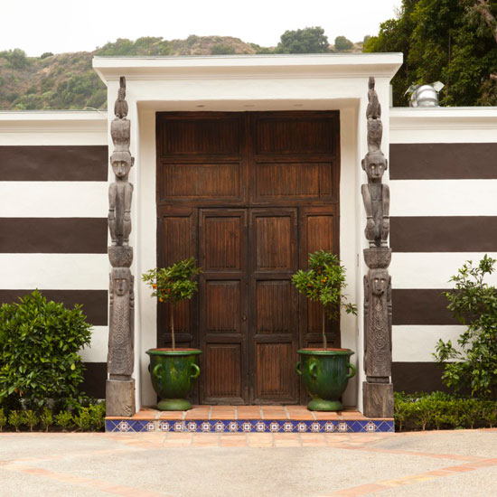 Exterior | Take a tour around a humble Hollywood bungalow | House tour | Livingetc | PHOTO GALLERY