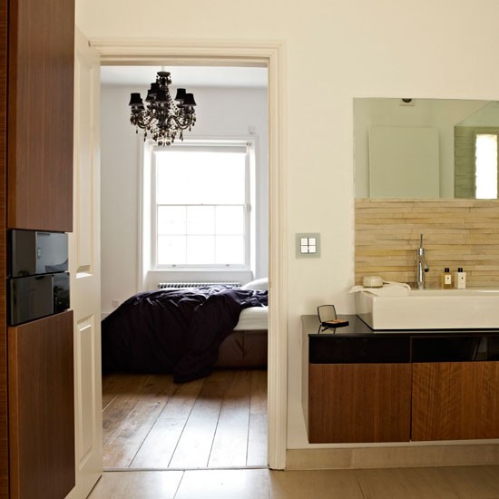 Bathroom/bedroom Bathroom/bedroom | Be inspired by a dark and dramatic Victorian town house | House tour | Livingetc | PHOTO GALLERY