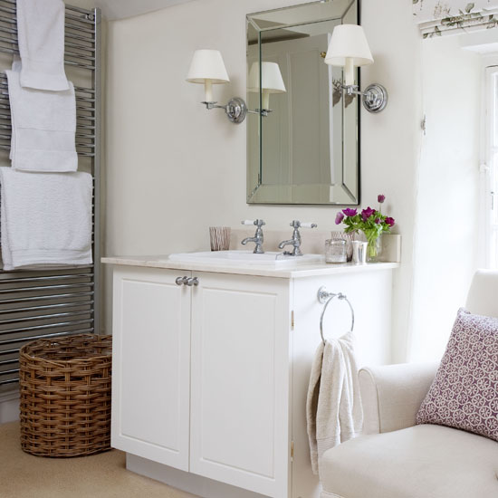 Bathroom with traditional vanity unit Bathroom with traditional vanity unit | Traditional bathrooms | Bathroom design ideas | Bathrooms | PHOTO GALLERY | 25 Beautiful Homes | Housetohome