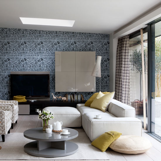 Opt for graphic wallpaper | Family living rooms | Room idea | Decorating ideas | Homes & gardens | Housetohome | PHOTOGALLERY