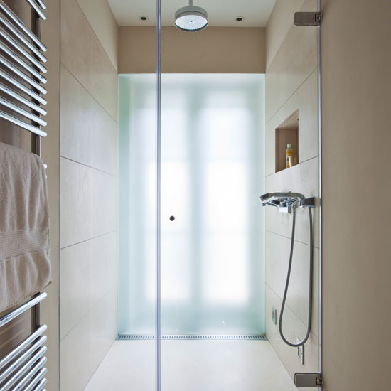 Make full use of space Make full use of space | En-suite bathrooms - 10 ideas | Bathroom ideas | Decorating advice | Room idea | Homes & Gardens | Housetohome | PHOTOGALLERY