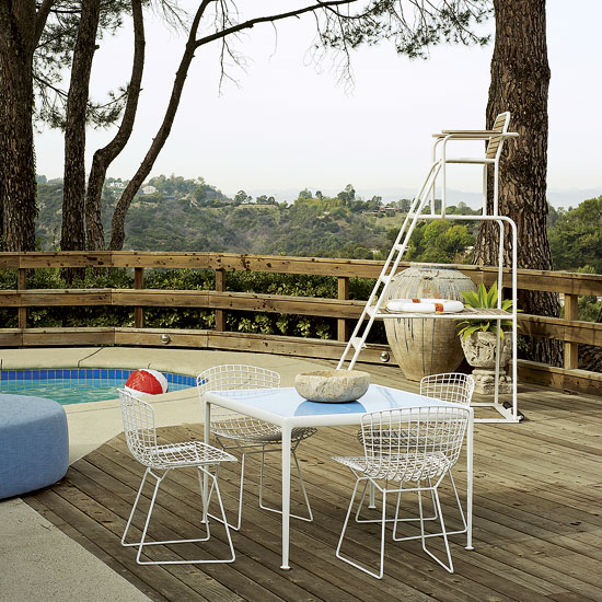 Quirky decked garden