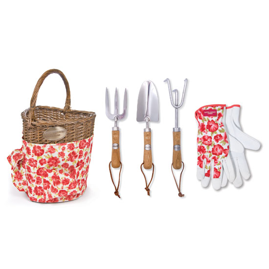 Heart shaped garden tool basket from Tenax Heart shaped garden tool basket from Tenax | garden accessories | country | Country Homes & Interiors