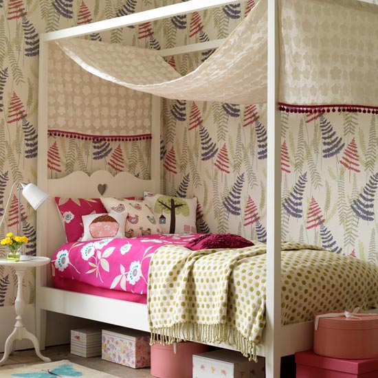 Bold teen bedroom 