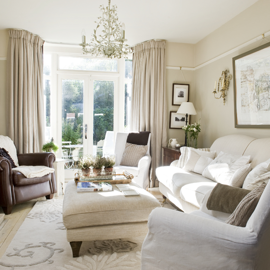 Elegant garden view | Summer living rooms | Living rooms |PHOTO GALLERY | 25 Beautiful Homes | Housetohome