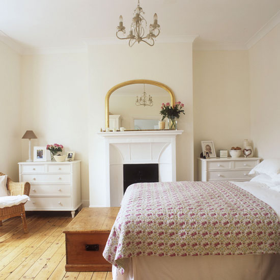Symmetrical bedroom | Traditional bedrooms | Bedroom decorating ideas | Bedroom | PHOTO GALLERY | 25 Beautiful Homes | Housetohome
