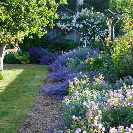 Classic planting Country gardens housetohome.