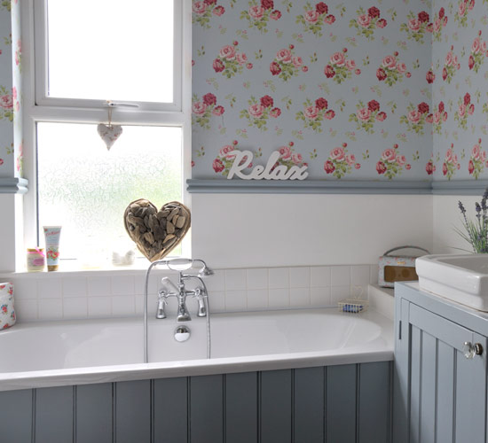 Pretty bathroom | Vintage decorating - 10 ideas | IDEAS GALLERY | Style at Home | Housetohome