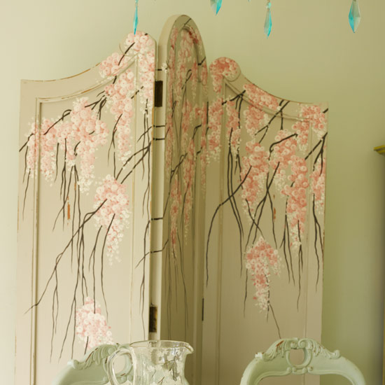 Elegant screen | Vintage decorating - 10 ideas | IDEAS GALLERY | Style at Home | Housetohome