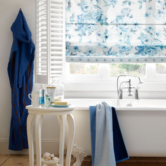 Classic blue bathroom 