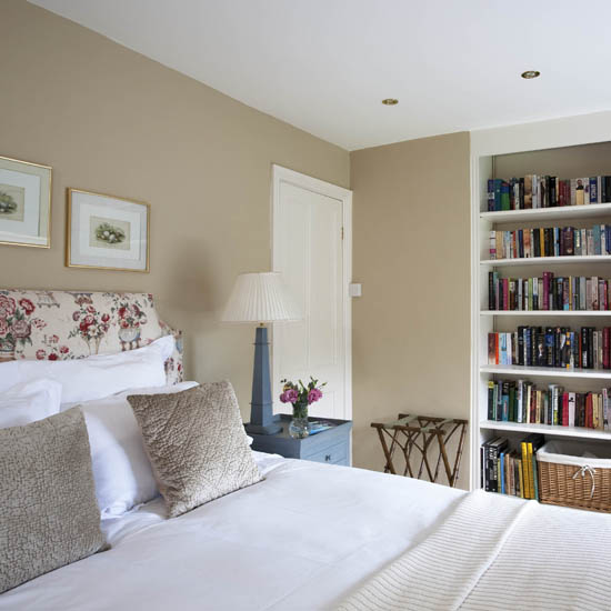 Bedroom book storage | Bedroom storage | storage ideas | Bedroom | PHOTO GALLERY | 25 Beautiful Homes | Housetohome
