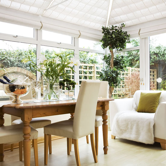 Simple conservatory dining | Conservatory dining | Dining ideas | Garden rooms | Conservatory | PHOTO GALLERY | 25 Beautiful Homes | Housetohome