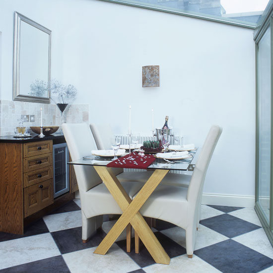 Compact conservatory dining | Conservatory dining | Dining ideas | Garden rooms | Conservatory | PHOTO GALLERY | 25 Beautiful Homes | Housetohome
