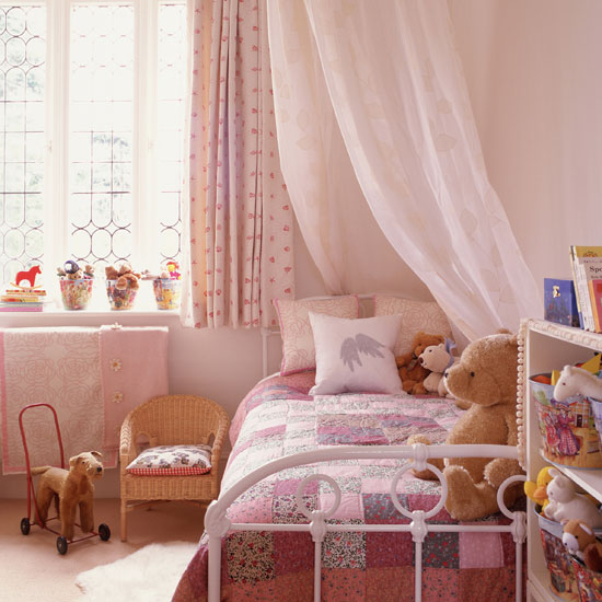 Girl's bedroom Pink girl's bedroom | 17th-century Oxfordshire farmhouse tour | PHOTO GALLERY | Homes & Gardens | Housetohome