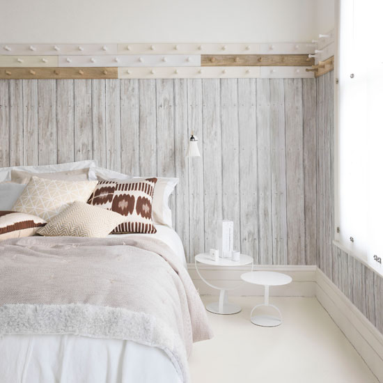 Create texture White bedroom with wood-look wallpaper | Summer bedroom decorating ideas | PHOTO GALLERY | Homes & Gardens | Housetohome.co.uk