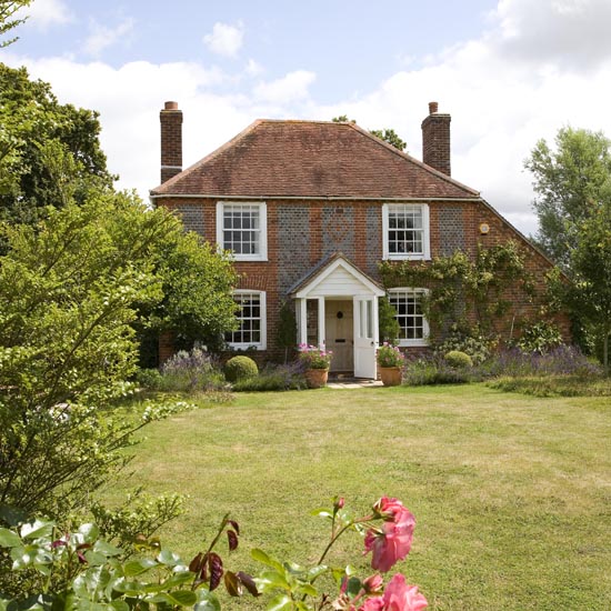 Exterior | West Sussex country cottage | House tour | PHOTO GALLERY | 25 Beautiful Homes | Housetohome