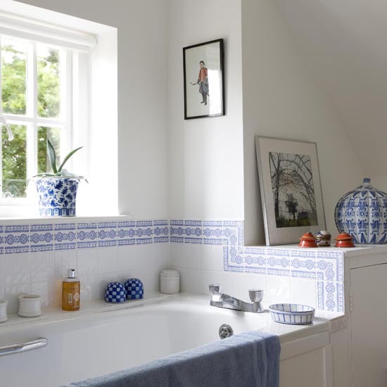 Guest en suite | West Sussex country cottage | House tour | PHOTO GALLERY | 25 Beautiful Homes | Housetohome