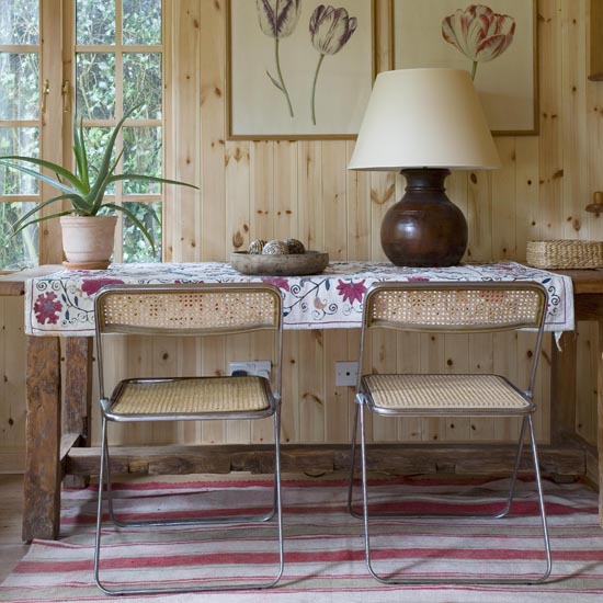Summerhouse living area | West Sussex country cottage | House tour | PHOTO GALLERY | 25 Beautiful Homes | Housetohome