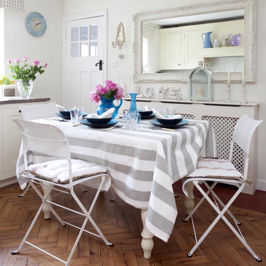 Light-filled kitchen-diner | Family kitchen diners | dining furniture | Kitchen | PHOTO GALLERY | 25 Beautiful Homes | Housetohome