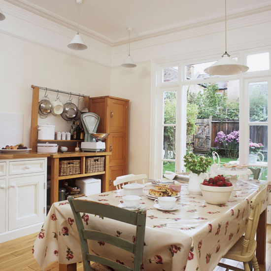 Garden room kitchen-diner | Family kitchen diners | dining furniture | Kitchen | PHOTO GALLERY | 25 Beautiful Homes | Housetohome