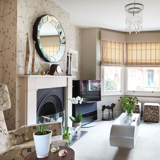 Traditional living room wallpaper Traditional living room wallpaper | Living room wallpaper | living room decorating ideas | wallpaper ideas | PHOTO GALLERY | 25 Beautiful Homes | House to Home