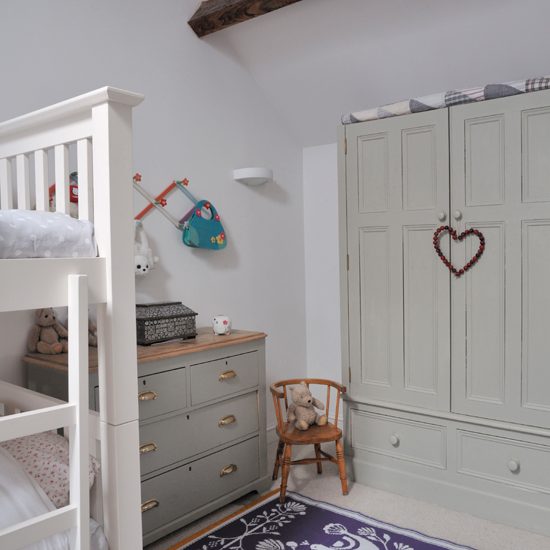 Relaxed country children's room