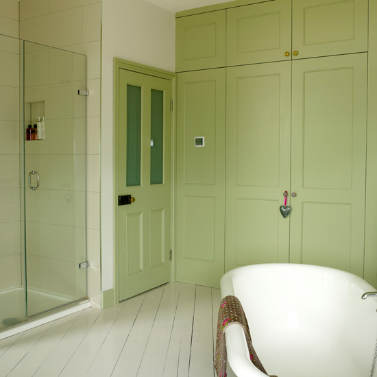 Apple green country bathroom 