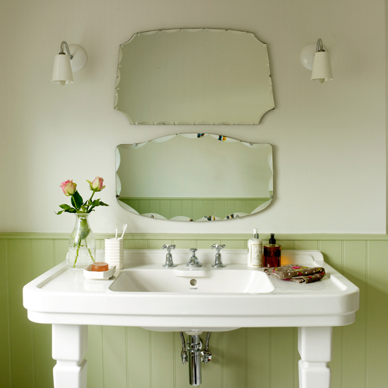 Green vintage bathroom 