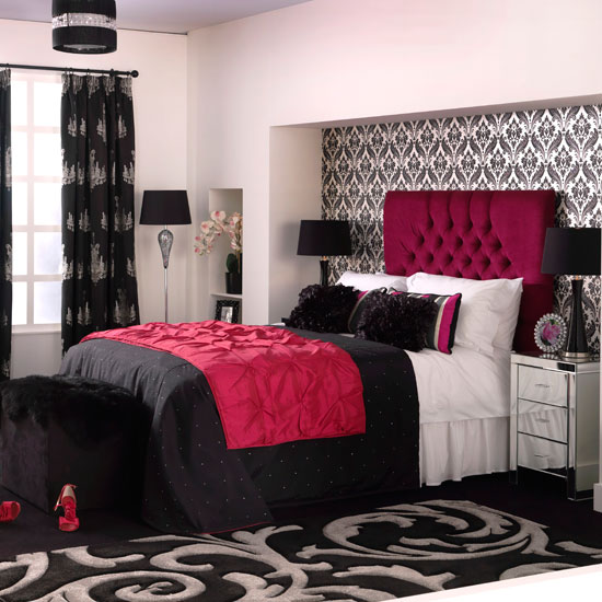 Boutique hotel-style bedroom | Decorating with monochrome style ...