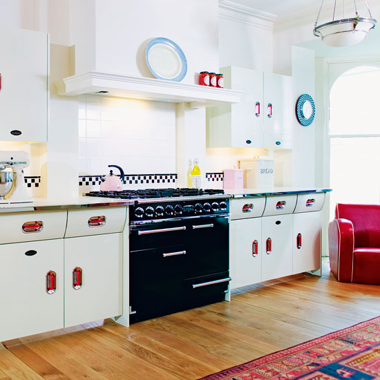 White country kitchen | White kitchens | PHOTO GALLERY | Beautiful Kitchens | Housetohome.co.uk